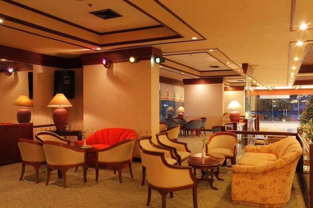 Tarin Hotel Chiang Mai Bagian luar foto