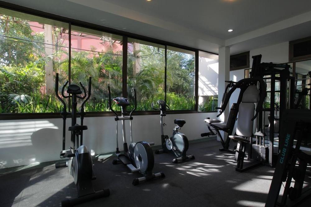Tarin Hotel Chiang Mai Bagian luar foto