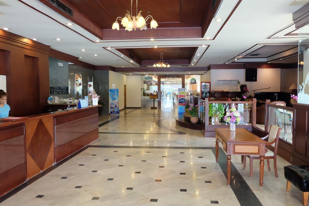 Tarin Hotel Chiang Mai Bagian luar foto