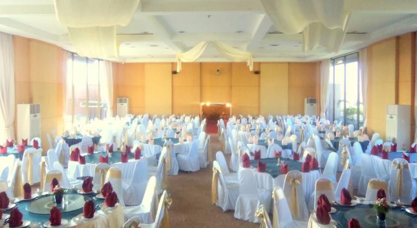 Tarin Hotel Chiang Mai Bagian luar foto