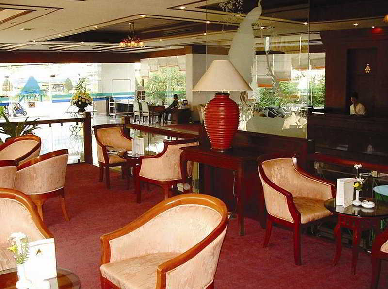 Tarin Hotel Chiang Mai Bagian luar foto