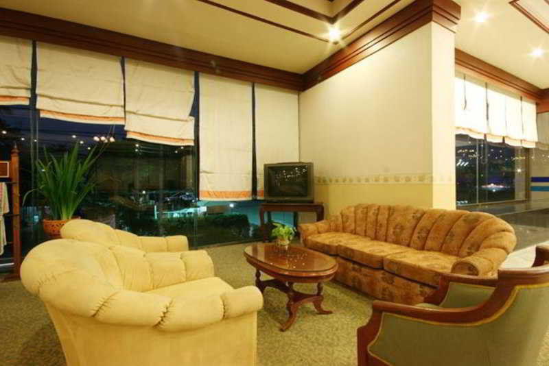 Tarin Hotel Chiang Mai Bagian luar foto
