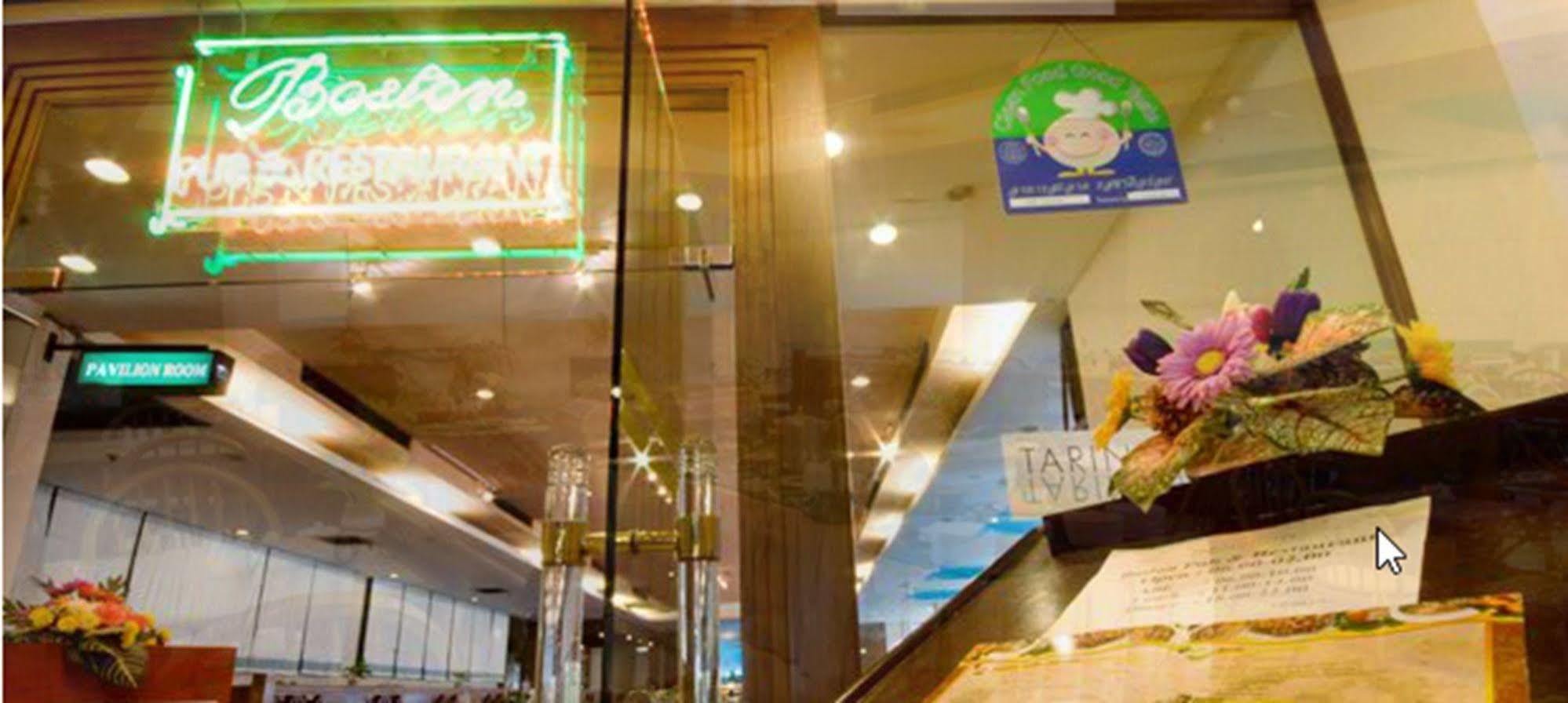Tarin Hotel Chiang Mai Bagian luar foto