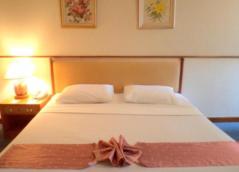 Tarin Hotel Chiang Mai Bagian luar foto